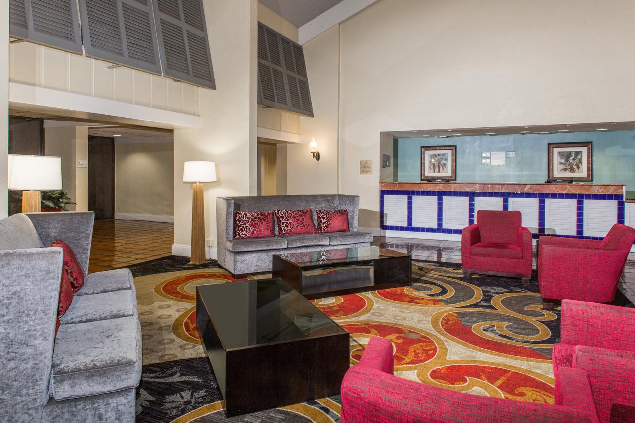 Ramada By Wyndham West Palm Beach Airport - thumb 20