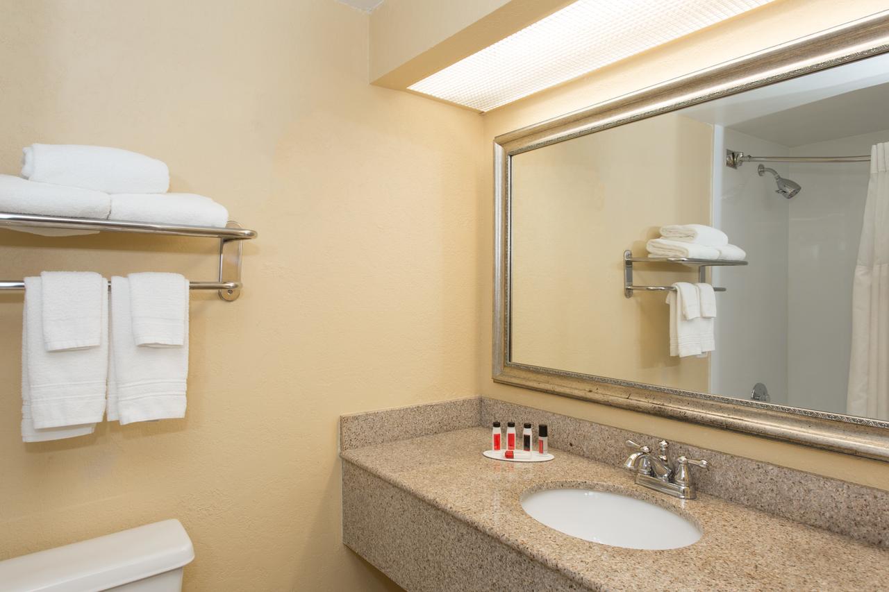 Ramada By Wyndham West Palm Beach Airport - thumb 13