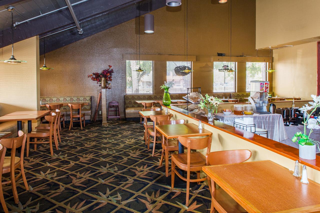 Ramada By Wyndham West Palm Beach Airport - thumb 15