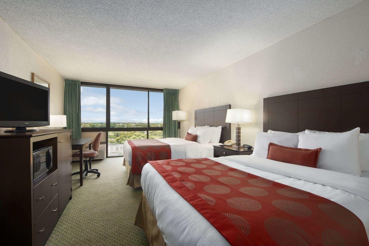 Ramada By Wyndham West Palm Beach Airport - thumb 31