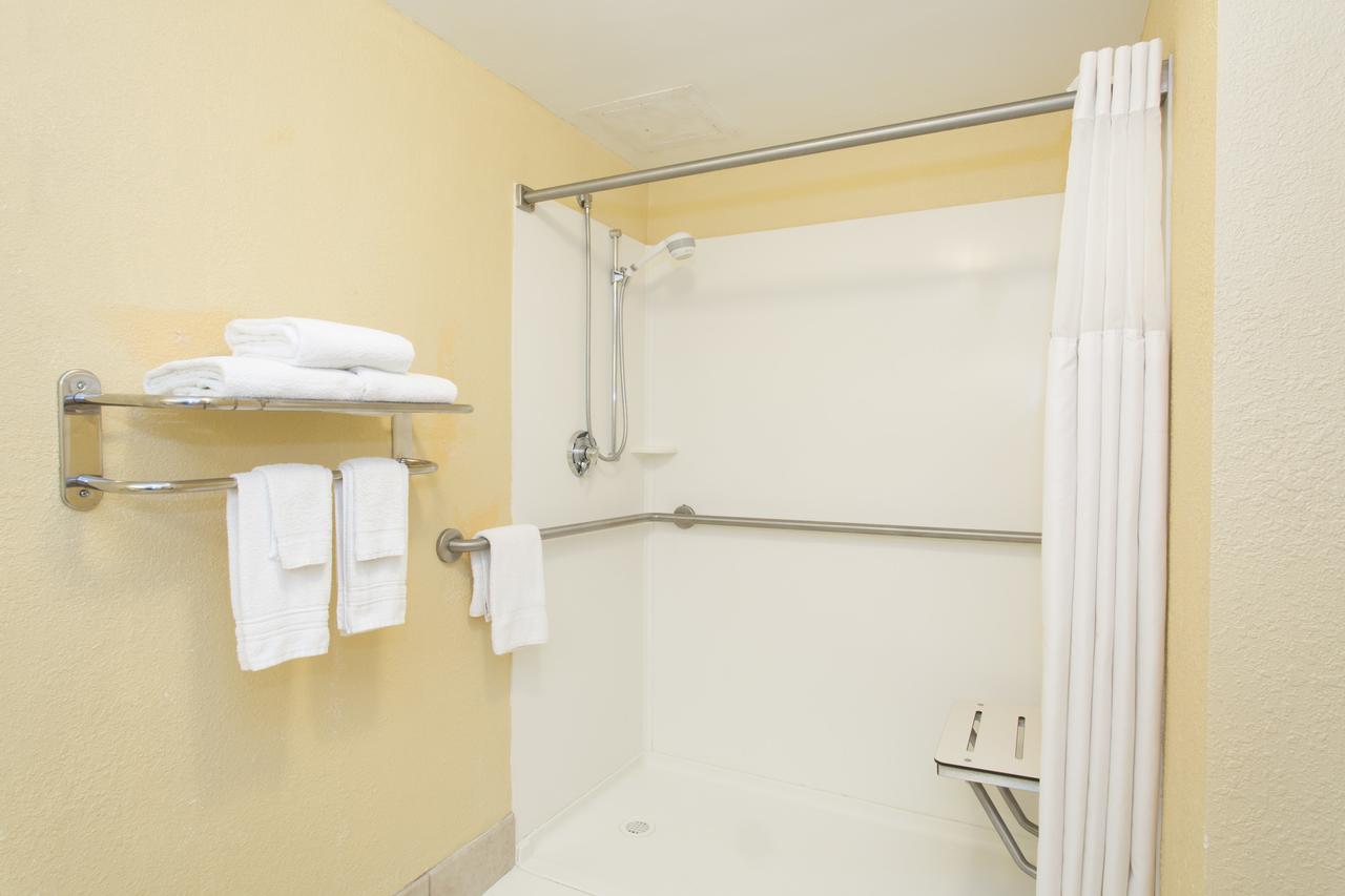 Ramada By Wyndham West Palm Beach Airport - thumb 11