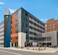 Holiday Inn Express  Suites Downtown - Accommodation Rooms