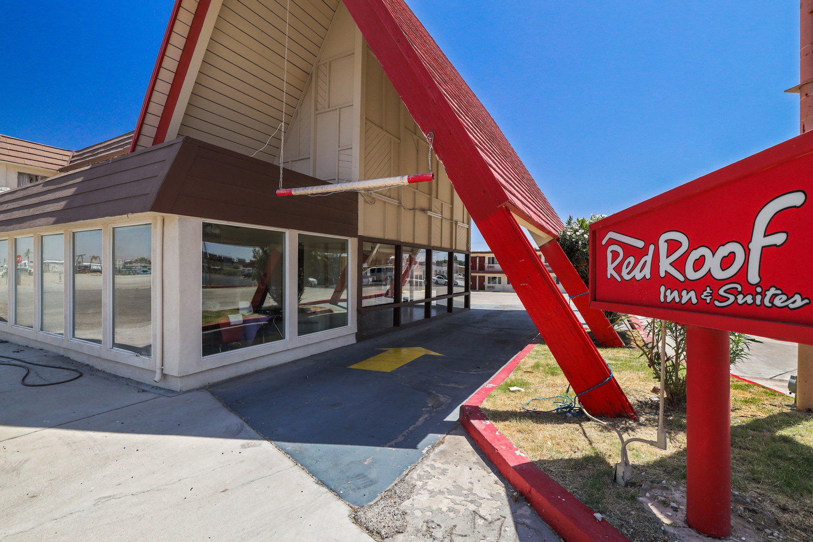Red Roof Inn Needles - thumb 0
