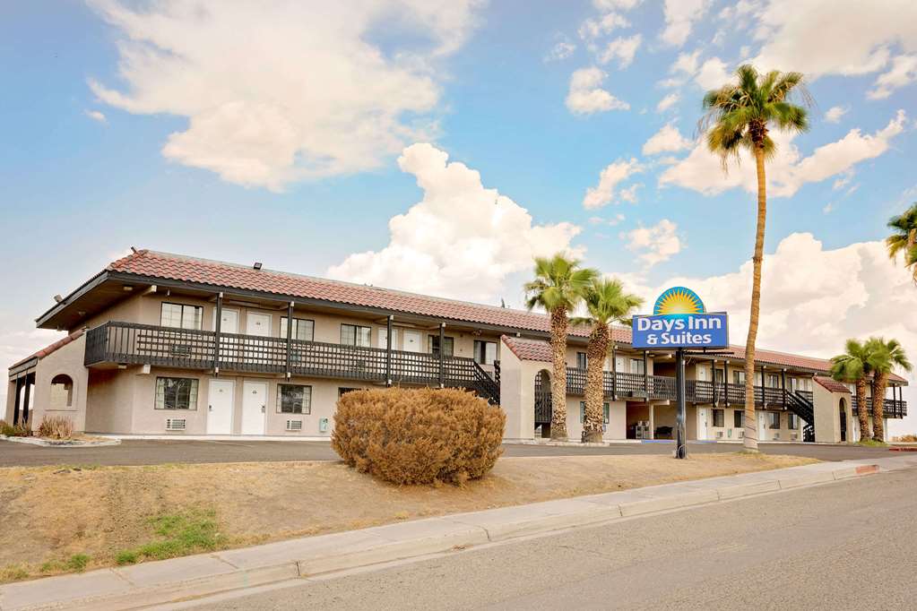 Days Inn & Suites Needles - thumb 0