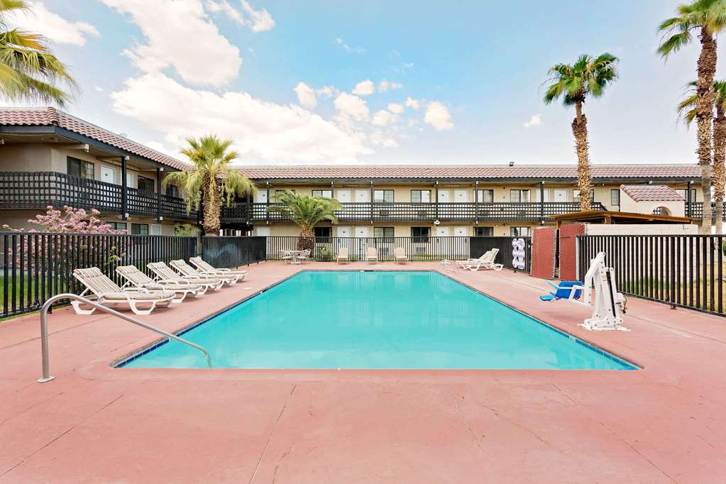 Days Inn & Suites Needles - thumb 7