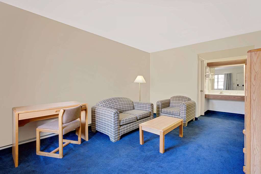Days Inn & Suites Needles - thumb 9