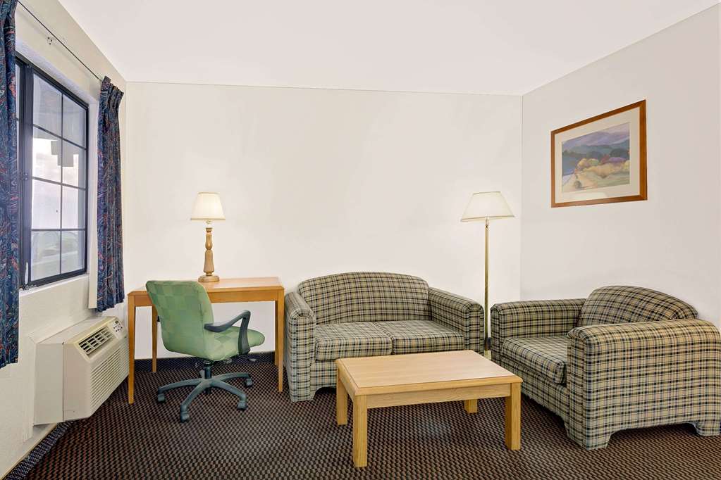 Days Inn & Suites Needles - thumb 13