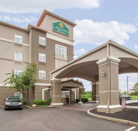 La Quinta Inn  Suites Cincinnati Arpt - Accommodation Rooms