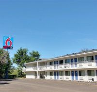 Motel 6 Bismarck - Accommodation Rooms