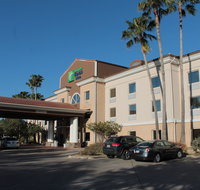 Holiday Inn Express  Suites - Accommodation Rooms
