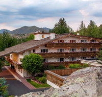 Knob Hill Inn - Accommodation Rooms