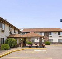 Days Inn  Suites Davenport East - Accommodation Rooms