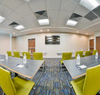 Holiday Inn Express  Suites Chadron - Accommodation Rooms