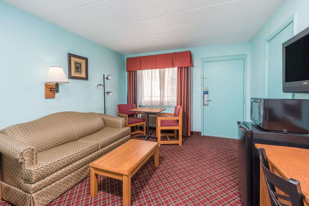 Days Inn & Suites Springfield On I-44 - thumb 1