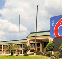 Motel 6 Jackson Southwest - Accommodation Rooms