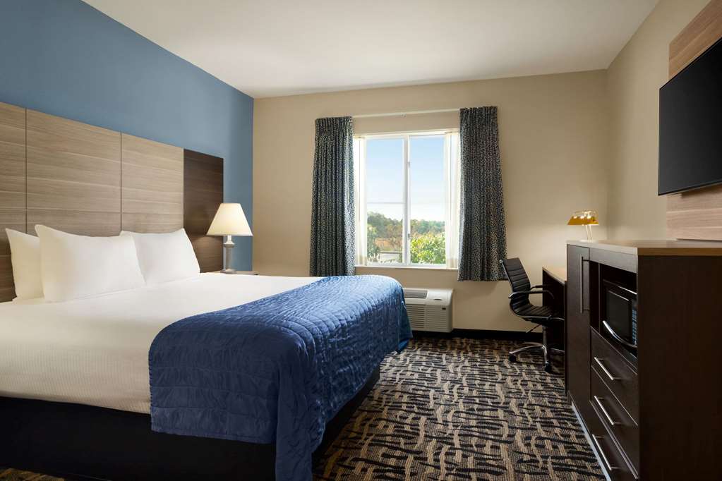 Baymont Inn & Suites Ft. Leonard - thumb 4