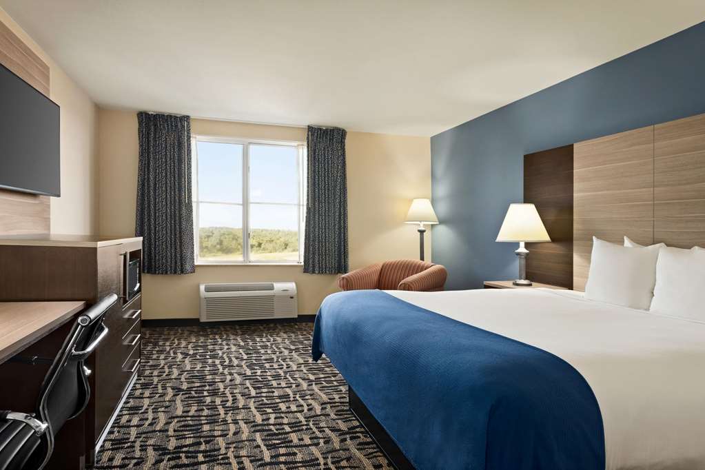 Baymont Inn & Suites Ft. Leonard - thumb 5