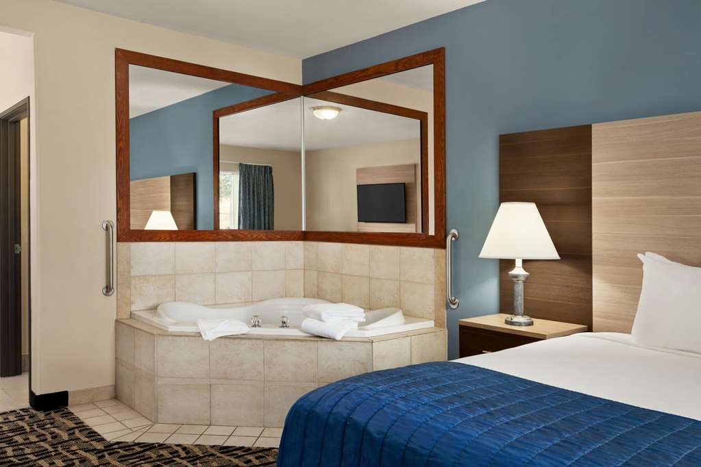 Baymont Inn & Suites Ft. Leonard - thumb 6