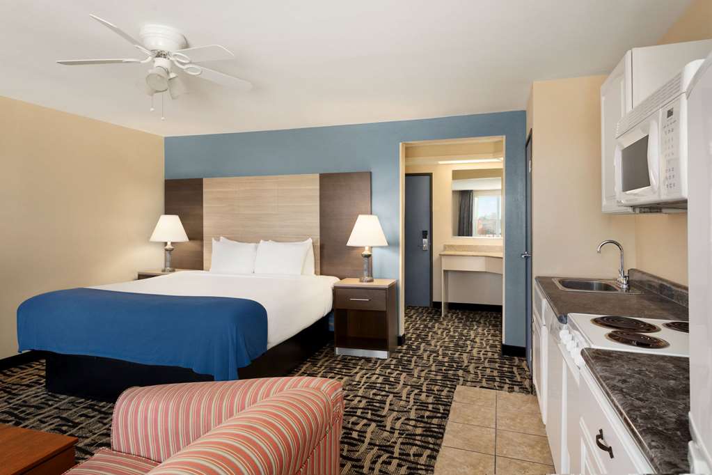 Baymont Inn & Suites Ft. Leonard - thumb 8