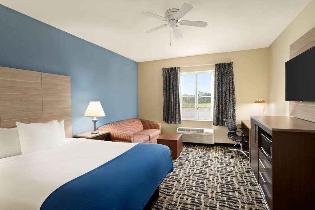 Baymont Inn & Suites Ft. Leonard - thumb 9