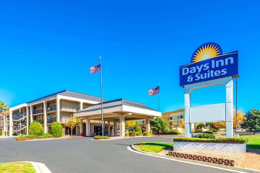 Days Inn & Suites Albuquerque North - thumb 0