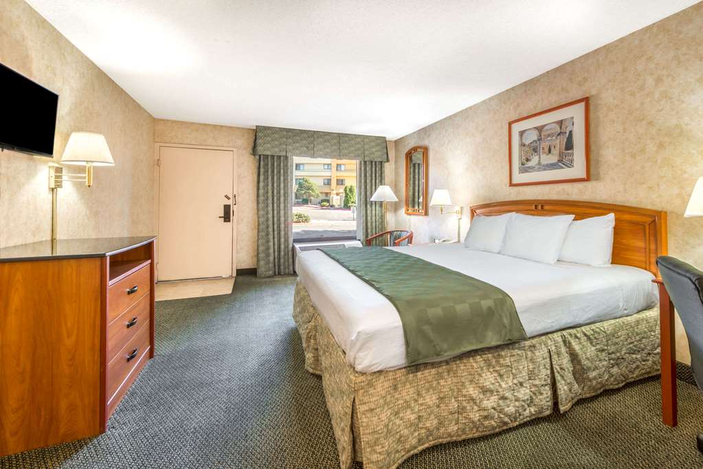 Days Inn & Suites Albuquerque North - thumb 5