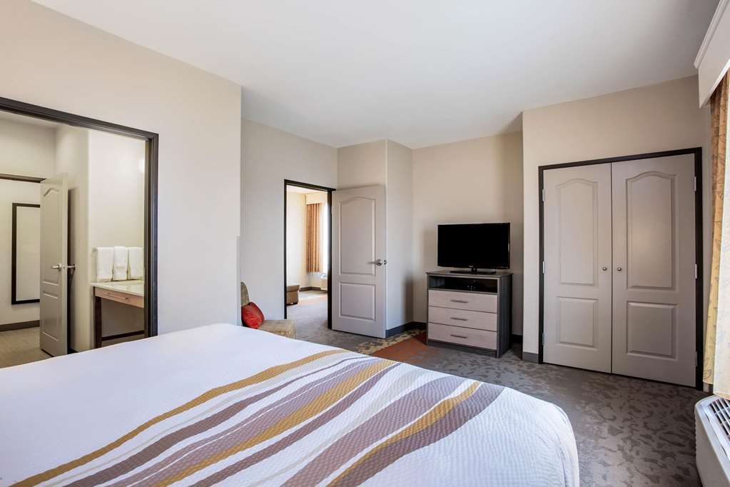 La Quinta Inn & Suites Andrews - thumb 12