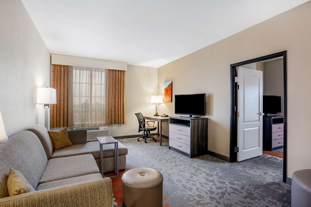 La Quinta Inn & Suites Andrews - thumb 13