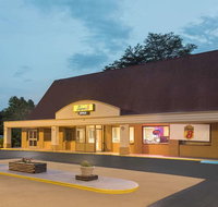 Super 8 Asheville Airport - Accommodation Rooms