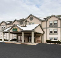 La Quinta Inn  Suites St. Albans - Accommodation Rooms