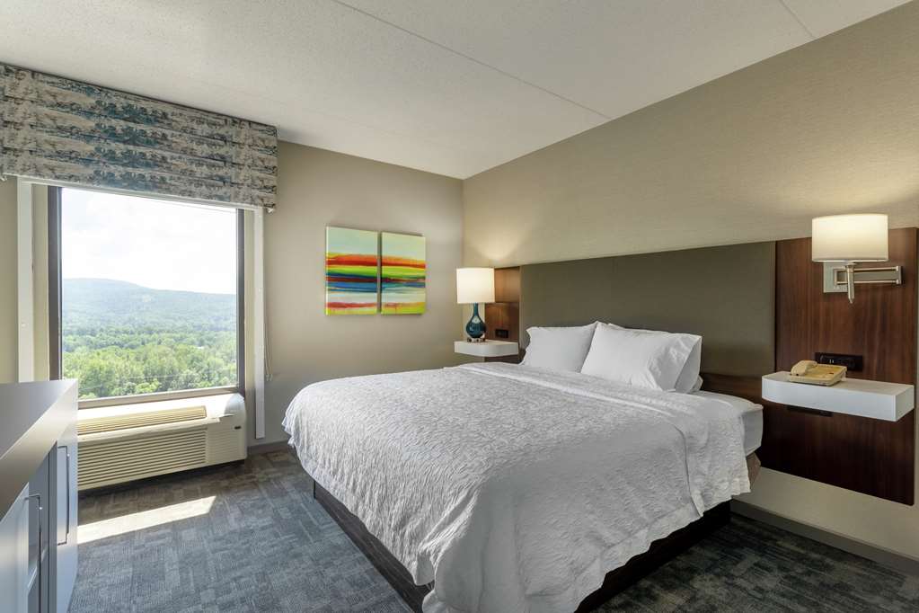 Hampton Inn Bedford - thumb 8