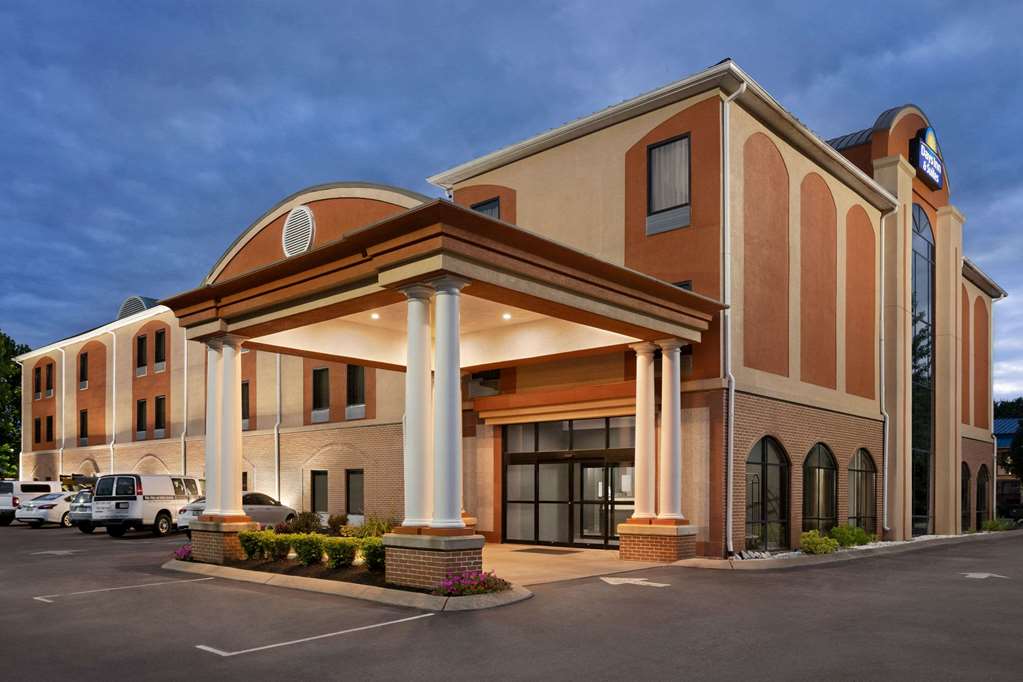 Days Inn & Suites Murfreesboro - thumb 1