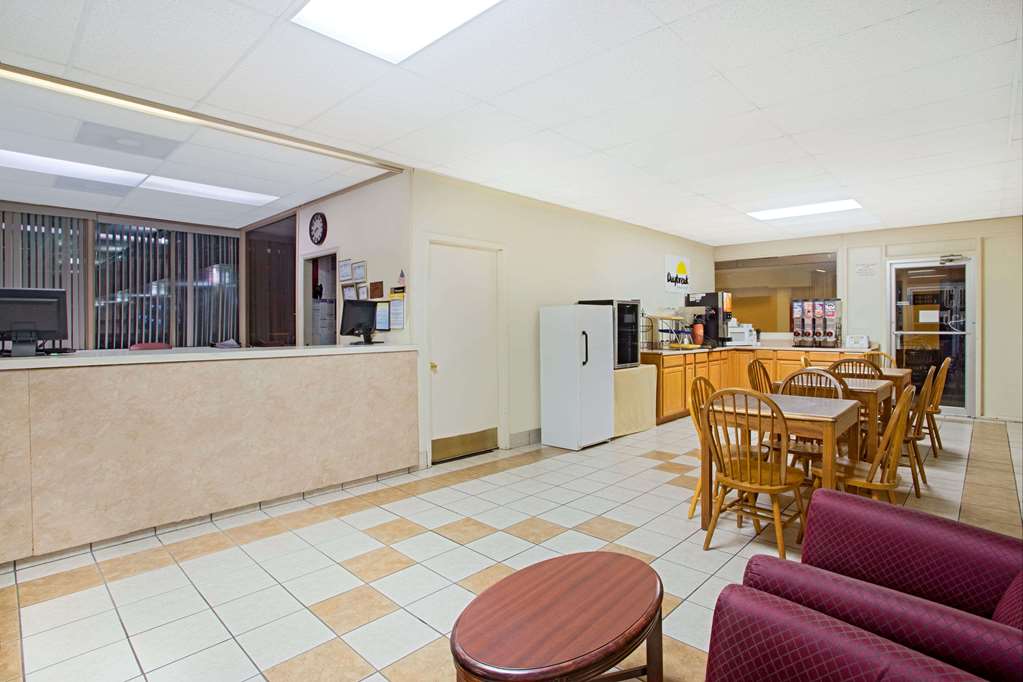Days Inn Bristol Parkway - thumb 2