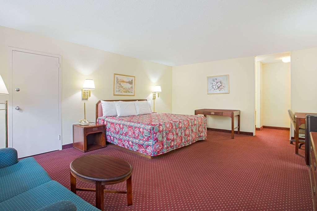 Days Inn Bristol Parkway - thumb 3