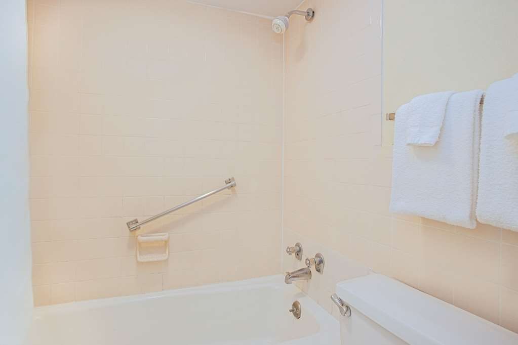 Days Inn Bristol Parkway - thumb 5
