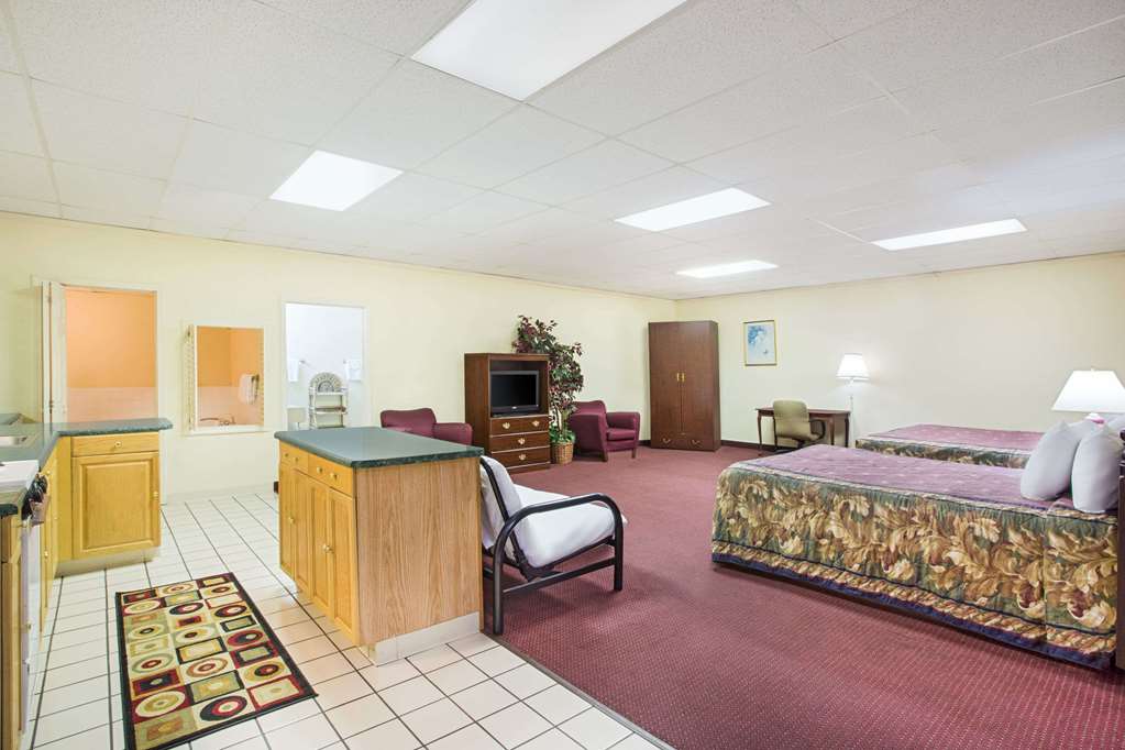 Days Inn Bristol Parkway - thumb 7