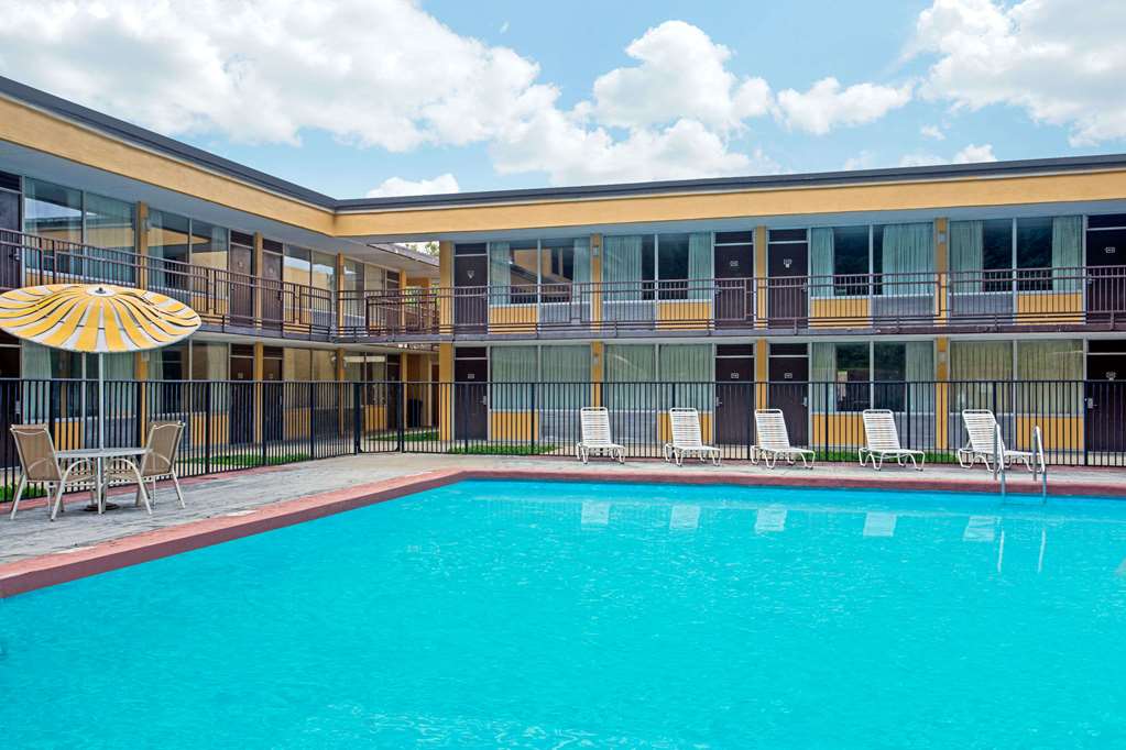 Days Inn Bristol Parkway - thumb 12