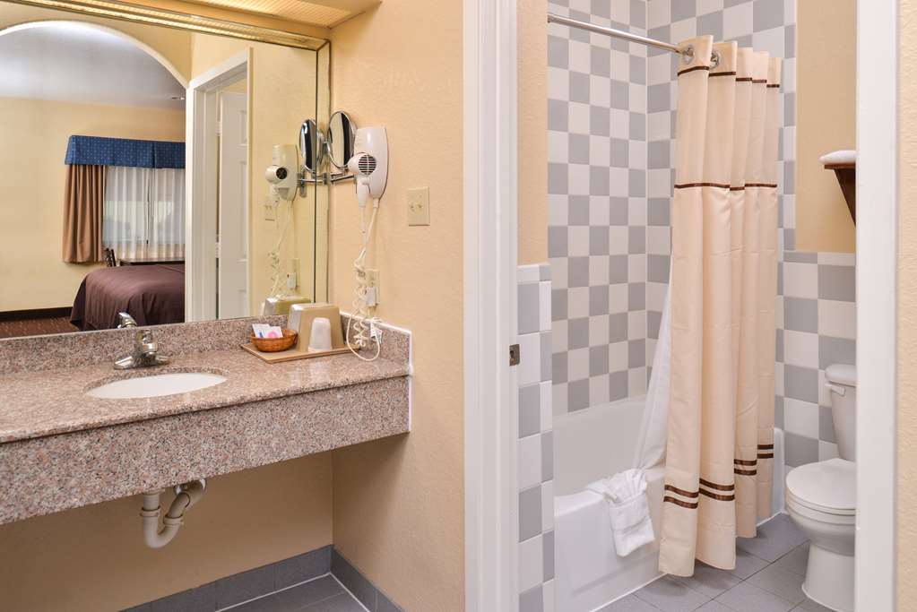 Americas Best Value Inn Baytown - thumb 9