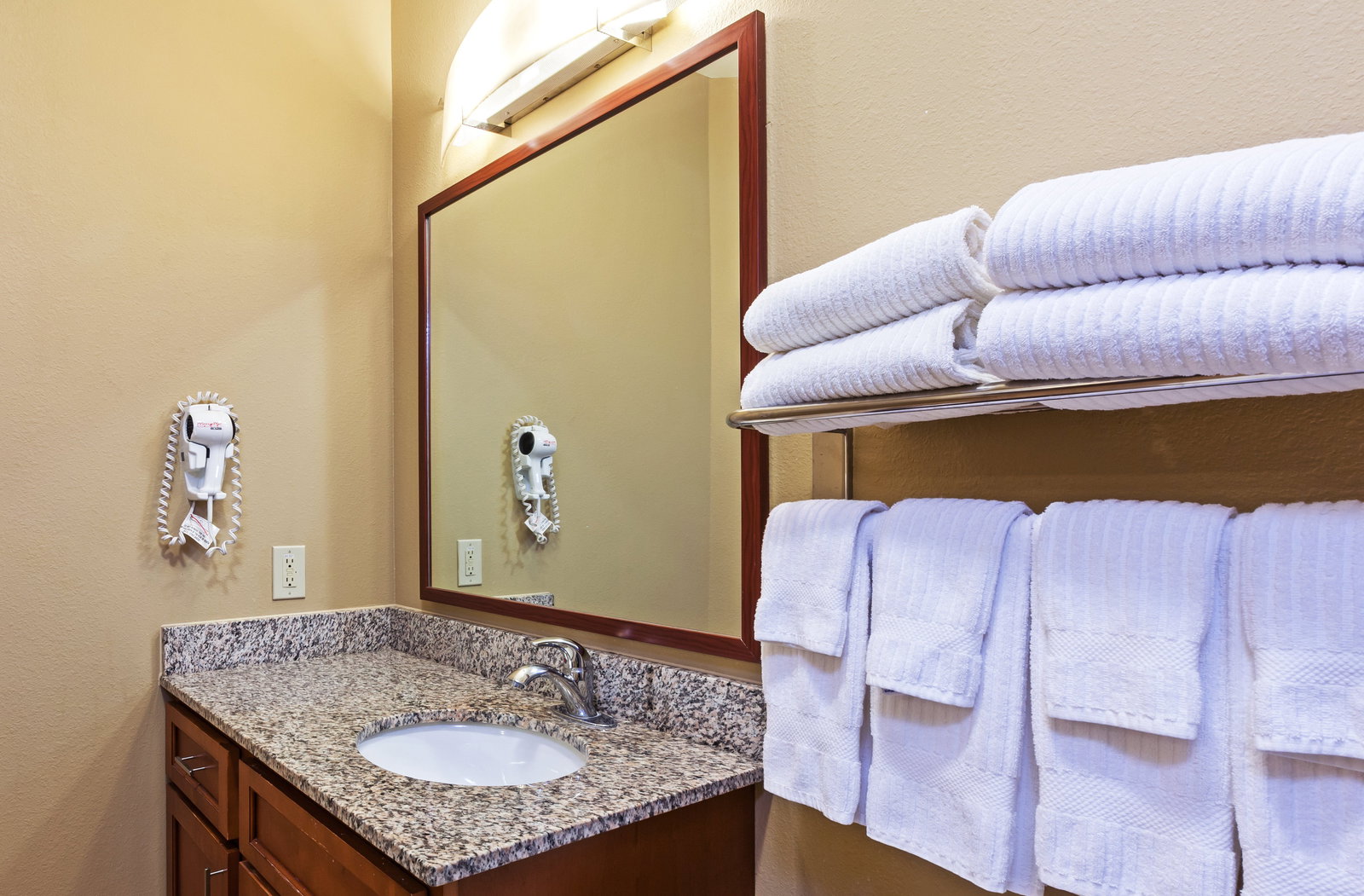 Candlewood Suites Baytown - thumb 6