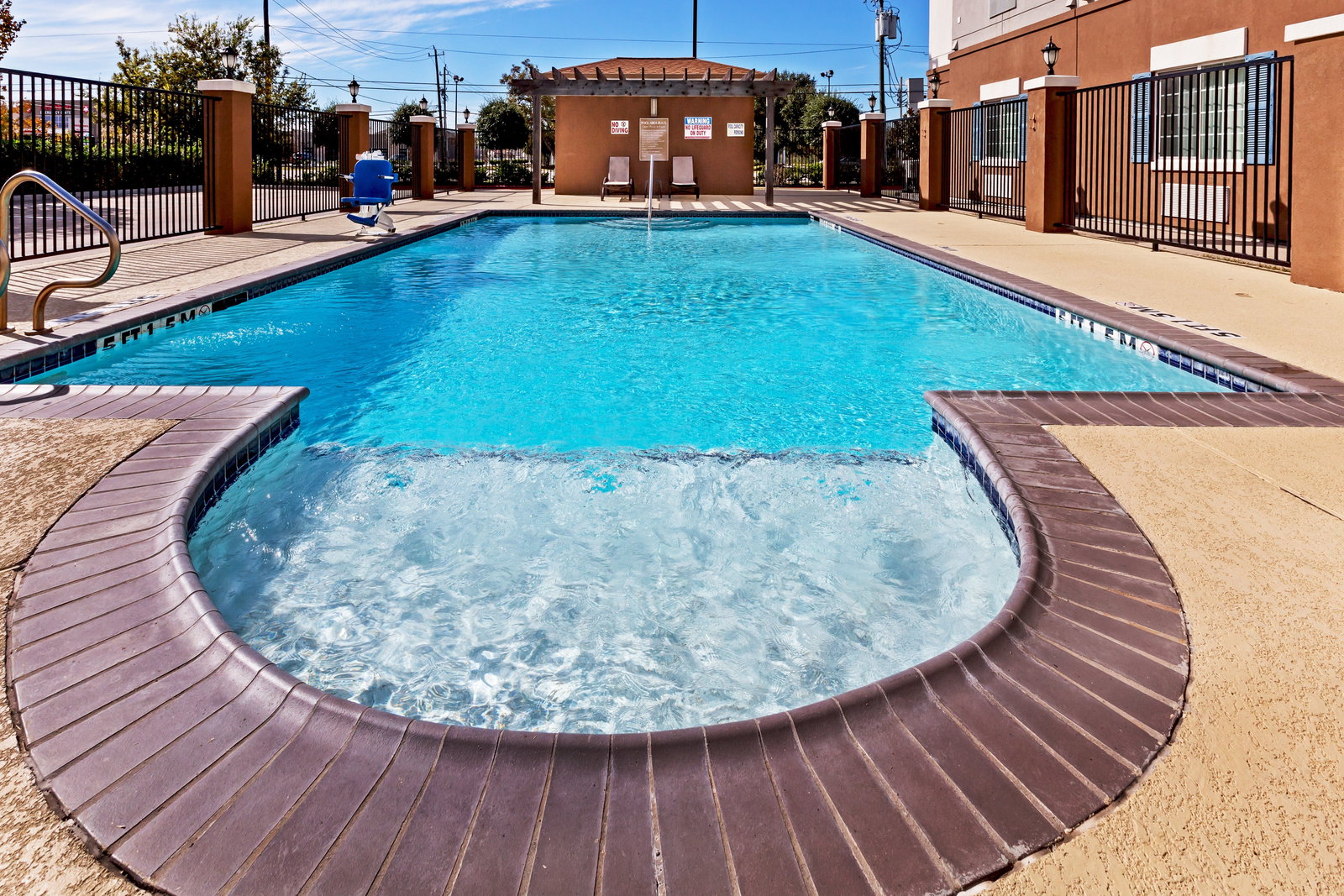 Candlewood Suites Baytown - thumb 9