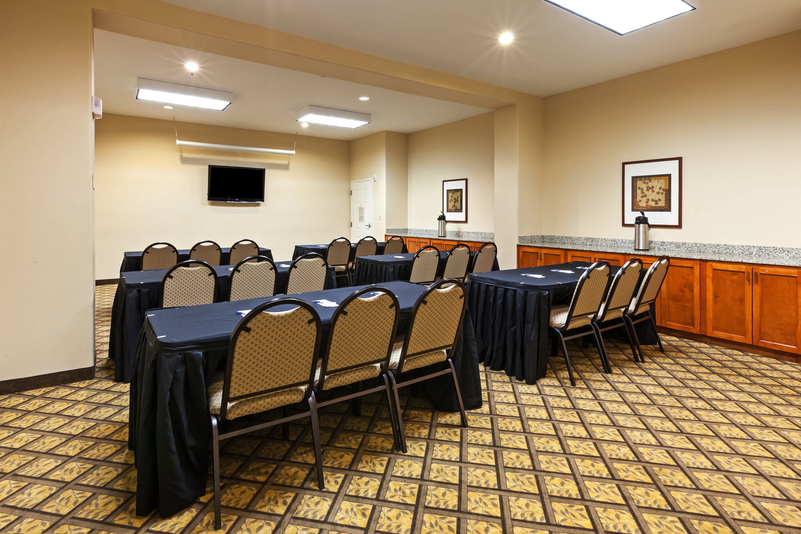 Candlewood Suites Baytown - thumb 10