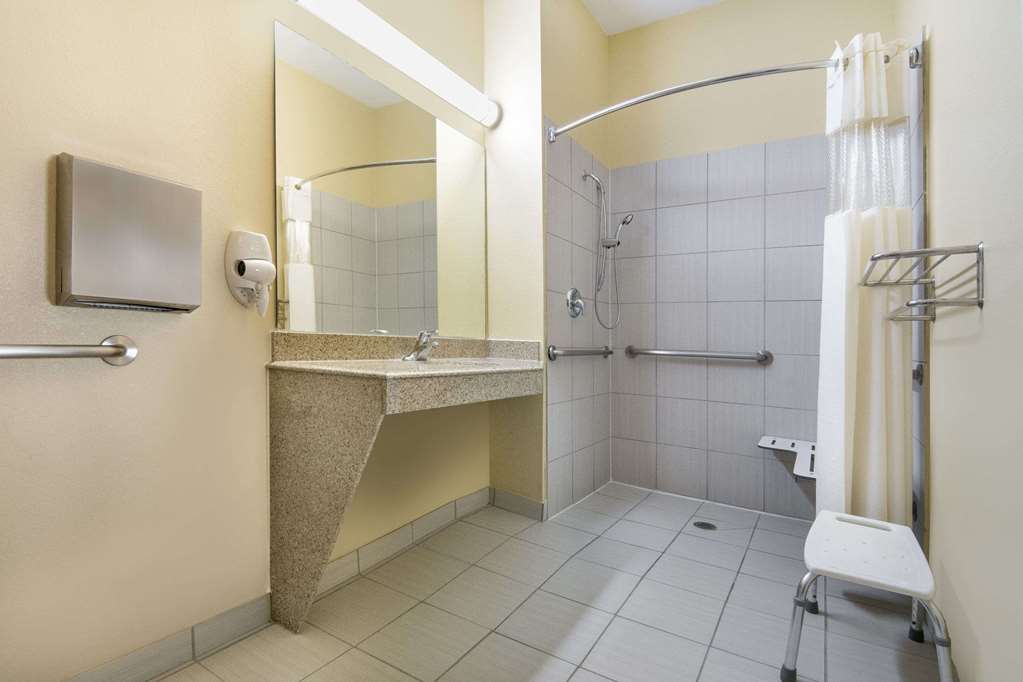 Days Inn Baytown East - thumb 3