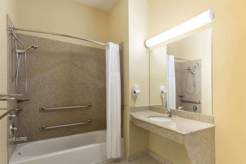 Days Inn Baytown East - thumb 9