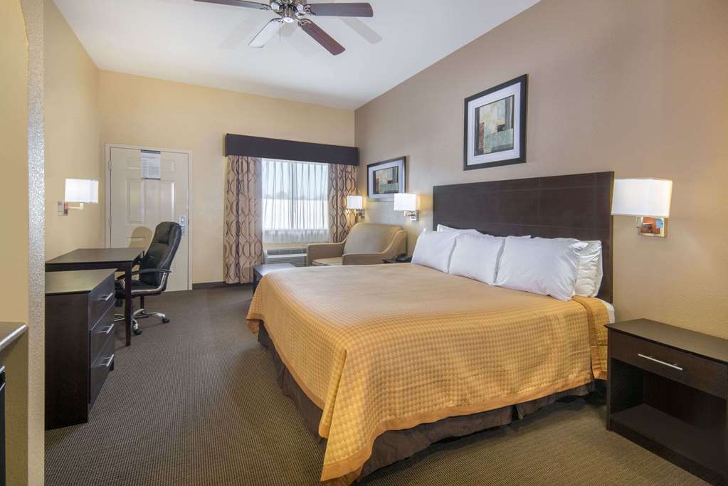 Days Inn Baytown East - thumb 10