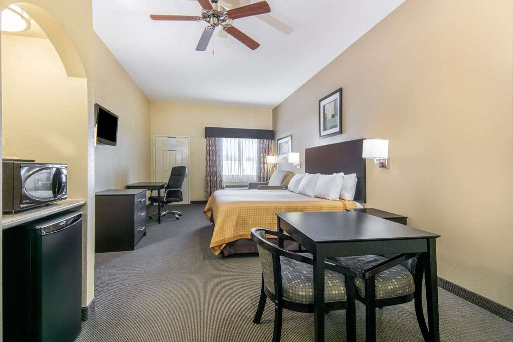 Days Inn Baytown East - thumb 12