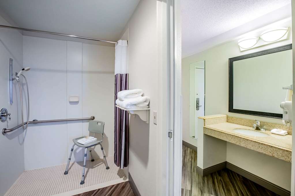 La Quinta Inn Houston Baytown East - thumb 8
