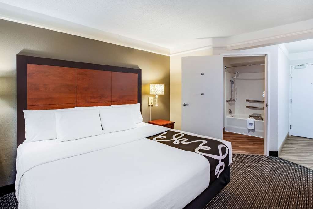 La Quinta Inn Houston Baytown East - thumb 9