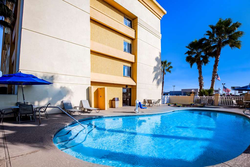 La Quinta Inn Houston Baytown East - thumb 10