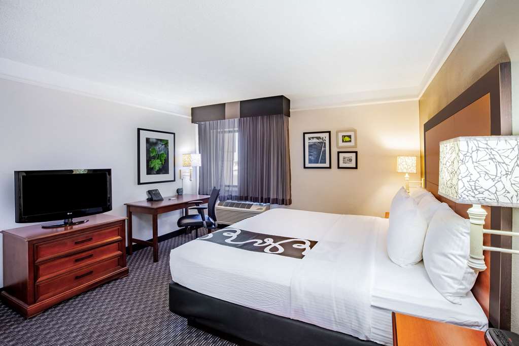 La Quinta Inn Houston Baytown East - thumb 12
