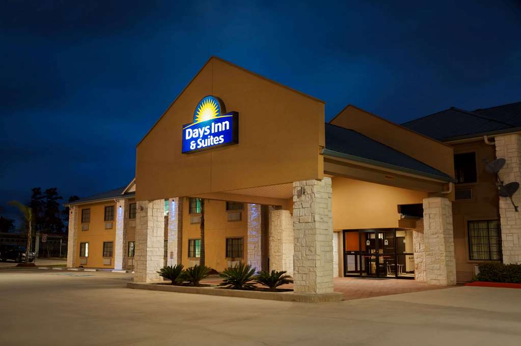 Days Inn & Suites Conroe North - thumb 1